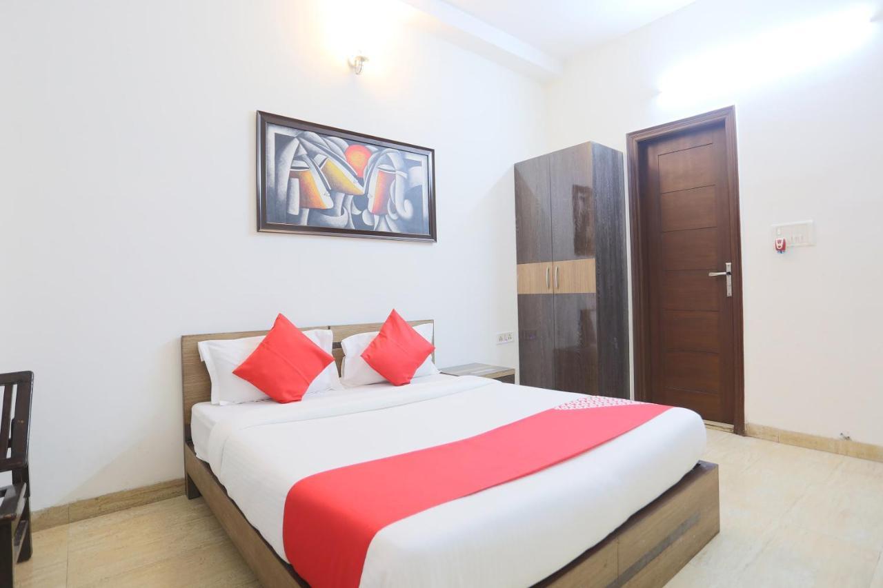 Oyo 72519 Meera Bhawan Hotel Vrindāvan Buitenkant foto