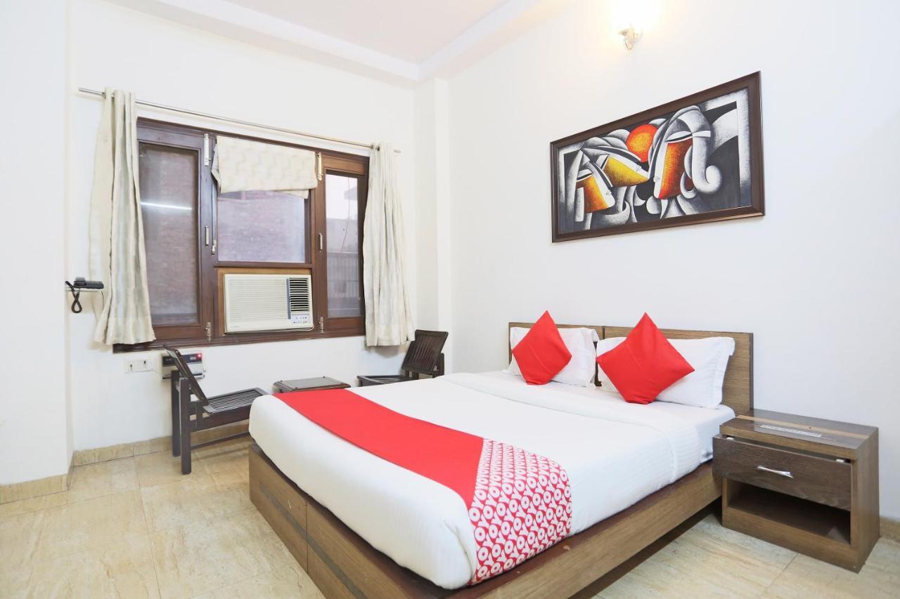 Oyo 72519 Meera Bhawan Hotel Vrindāvan Buitenkant foto