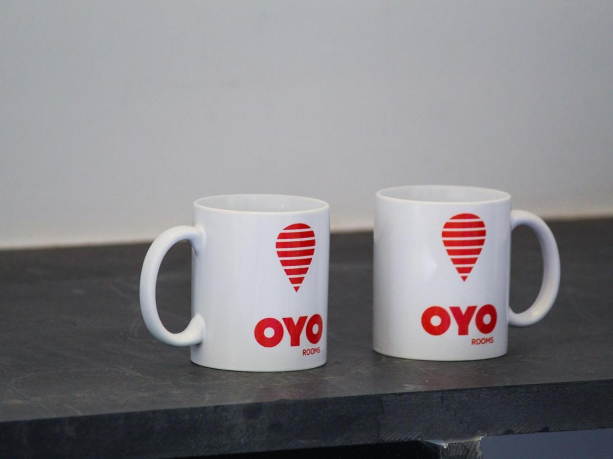 Oyo 72519 Meera Bhawan Hotel Vrindāvan Buitenkant foto