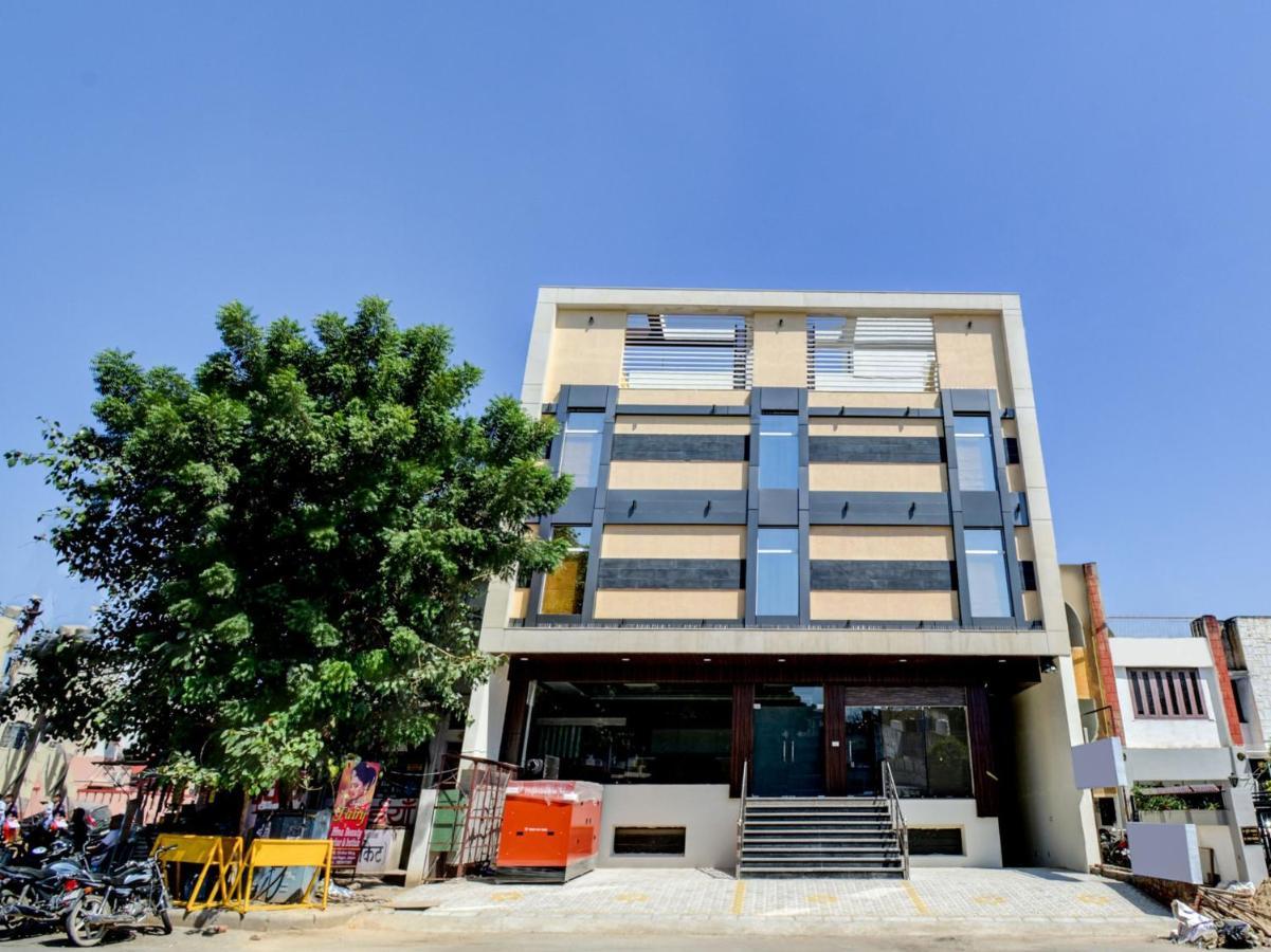 Oyo 72519 Meera Bhawan Hotel Vrindāvan Buitenkant foto